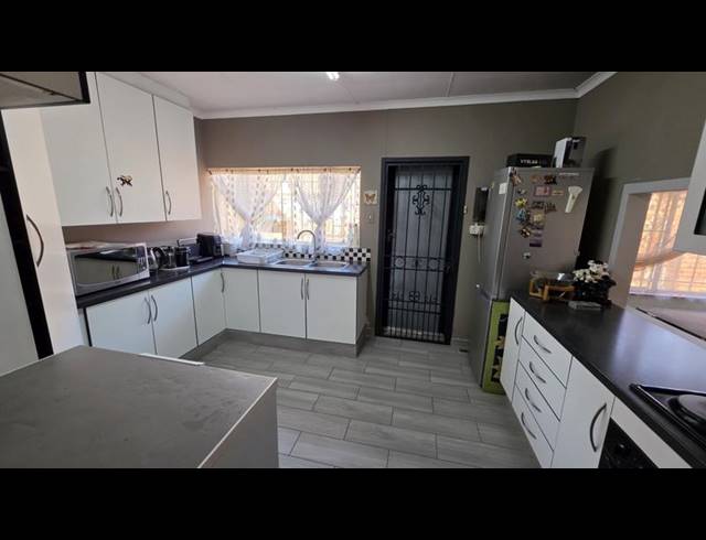3 BEDROOM HOUSE FOR SALE IN MAGALIESKRUIN